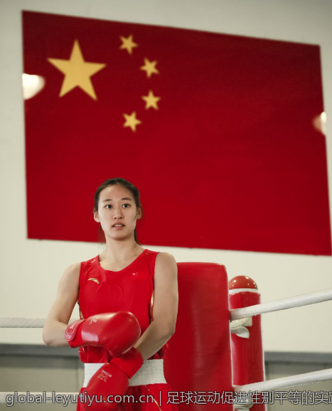 足球运动促进性别平等的实践案例